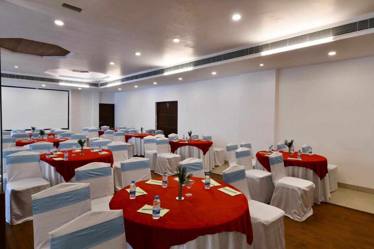 Mastiff Grand Manali Resort Exterior photo