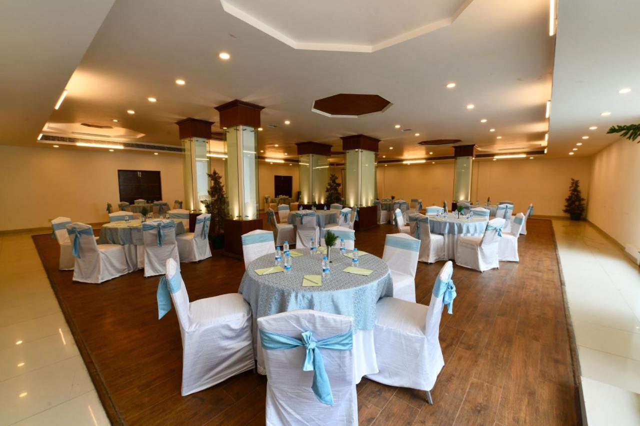 Mastiff Grand Manali Resort Exterior photo