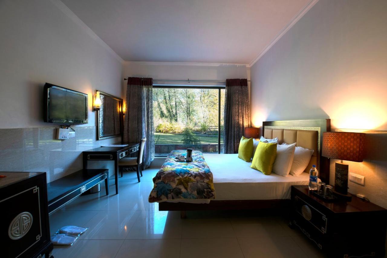 Mastiff Grand Manali Resort Exterior photo