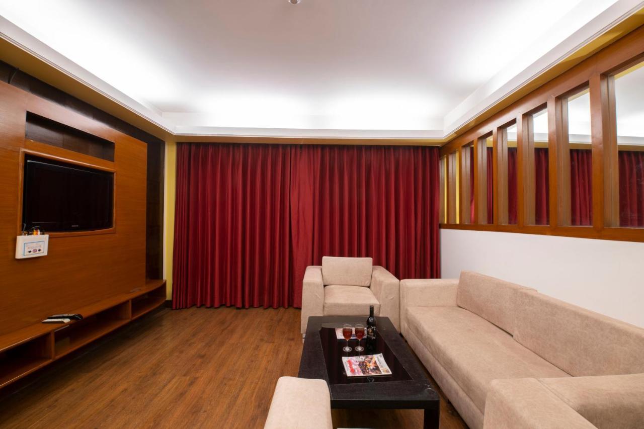 Mastiff Grand Manali Resort Exterior photo