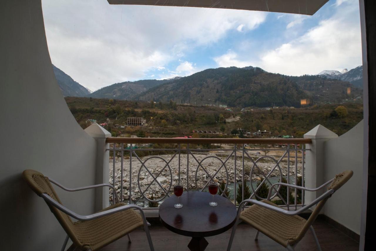 Mastiff Grand Manali Resort Exterior photo