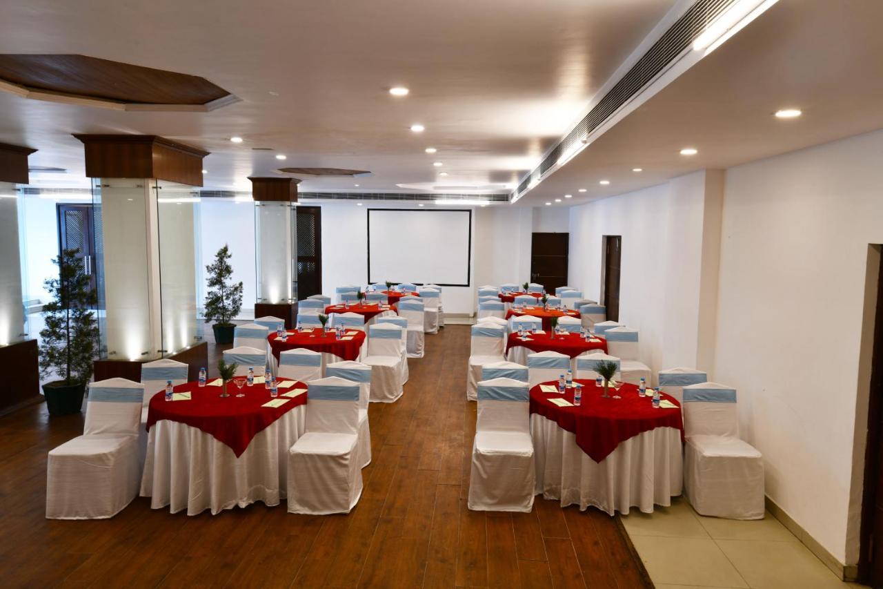 Mastiff Grand Manali Resort Exterior photo