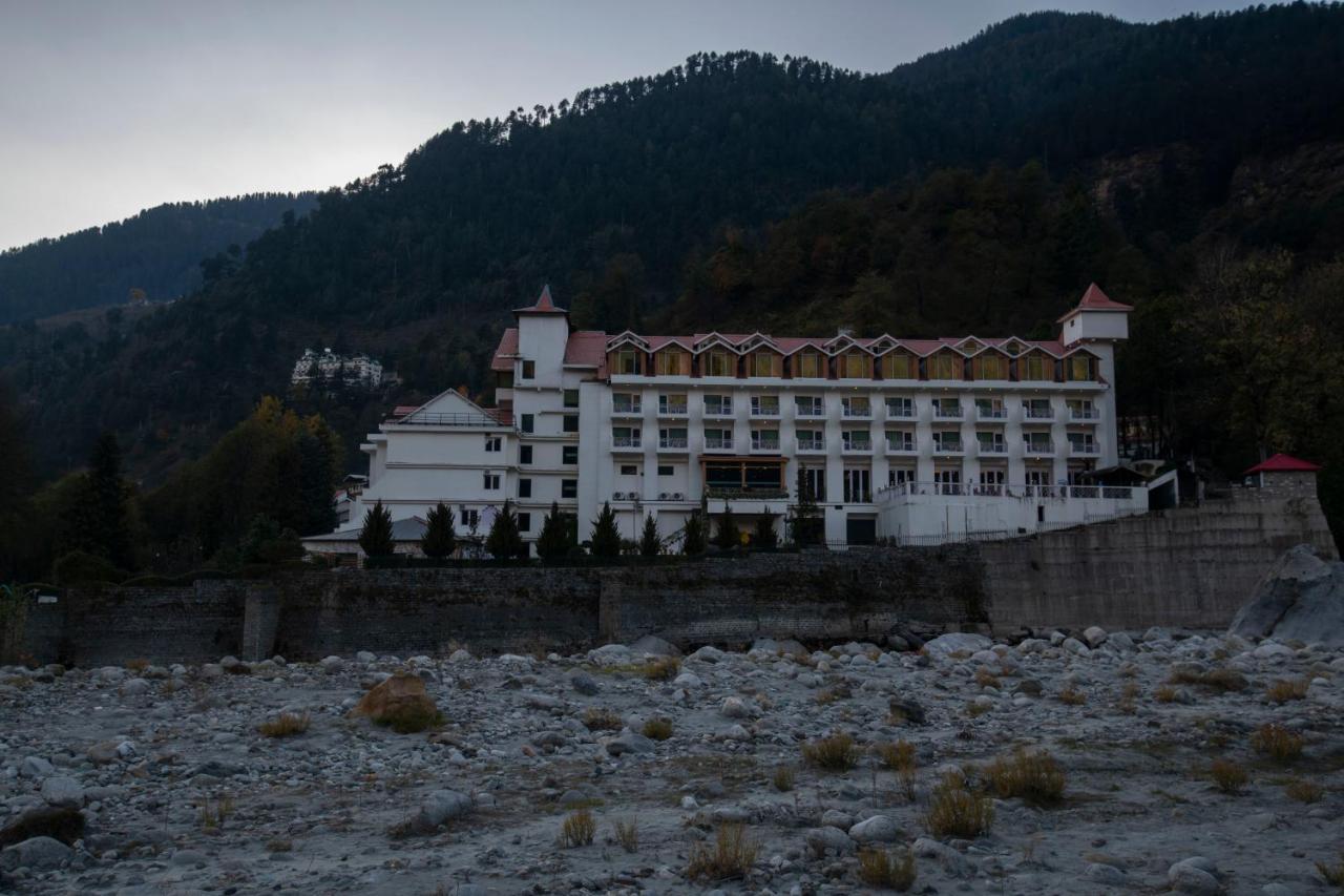 Mastiff Grand Manali Resort Exterior photo