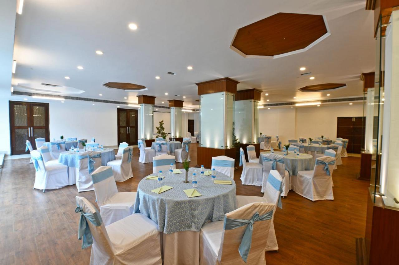 Mastiff Grand Manali Resort Exterior photo