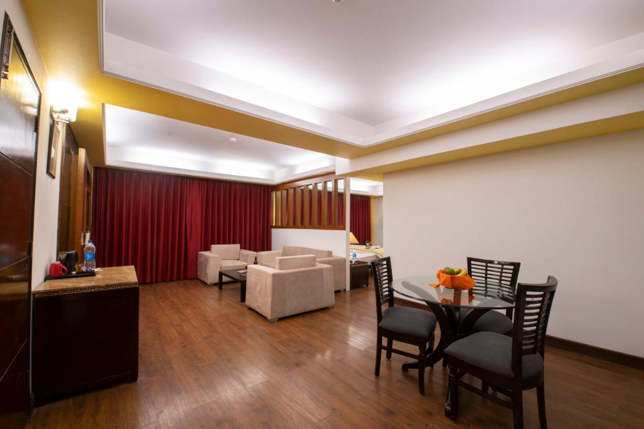 Mastiff Grand Manali Resort Exterior photo