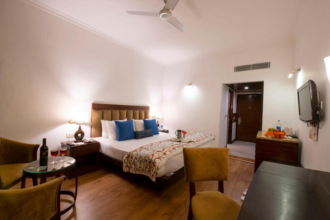 Mastiff Grand Manali Resort Exterior photo