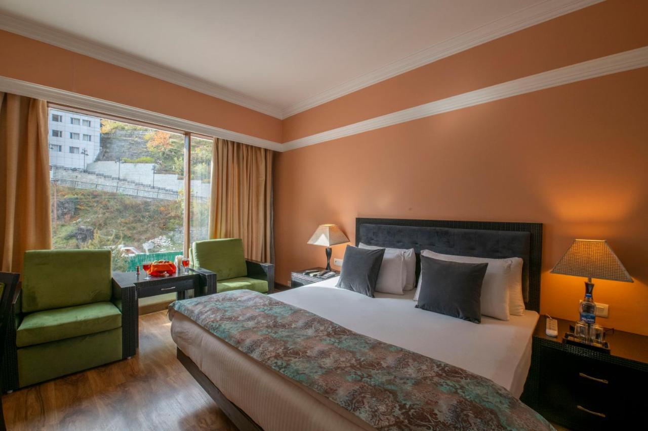 Mastiff Grand Manali Resort Exterior photo