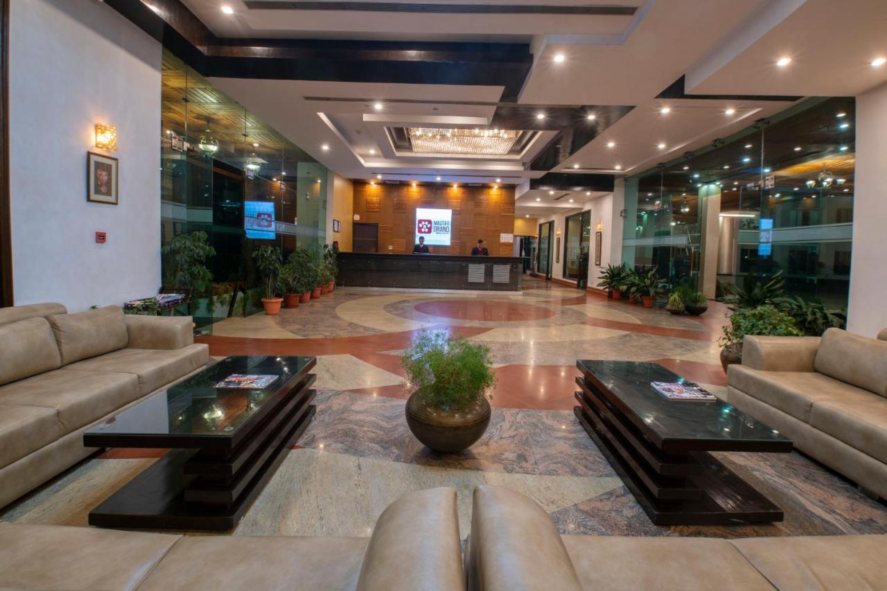 Mastiff Grand Manali Resort Exterior photo