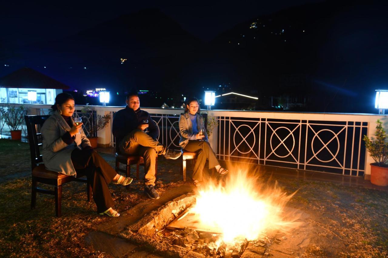 Mastiff Grand Manali Resort Exterior photo