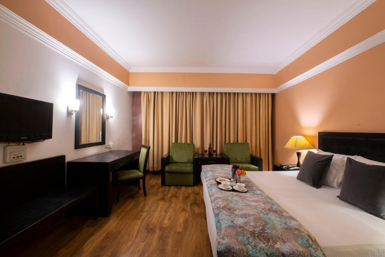 Mastiff Grand Manali Resort Exterior photo