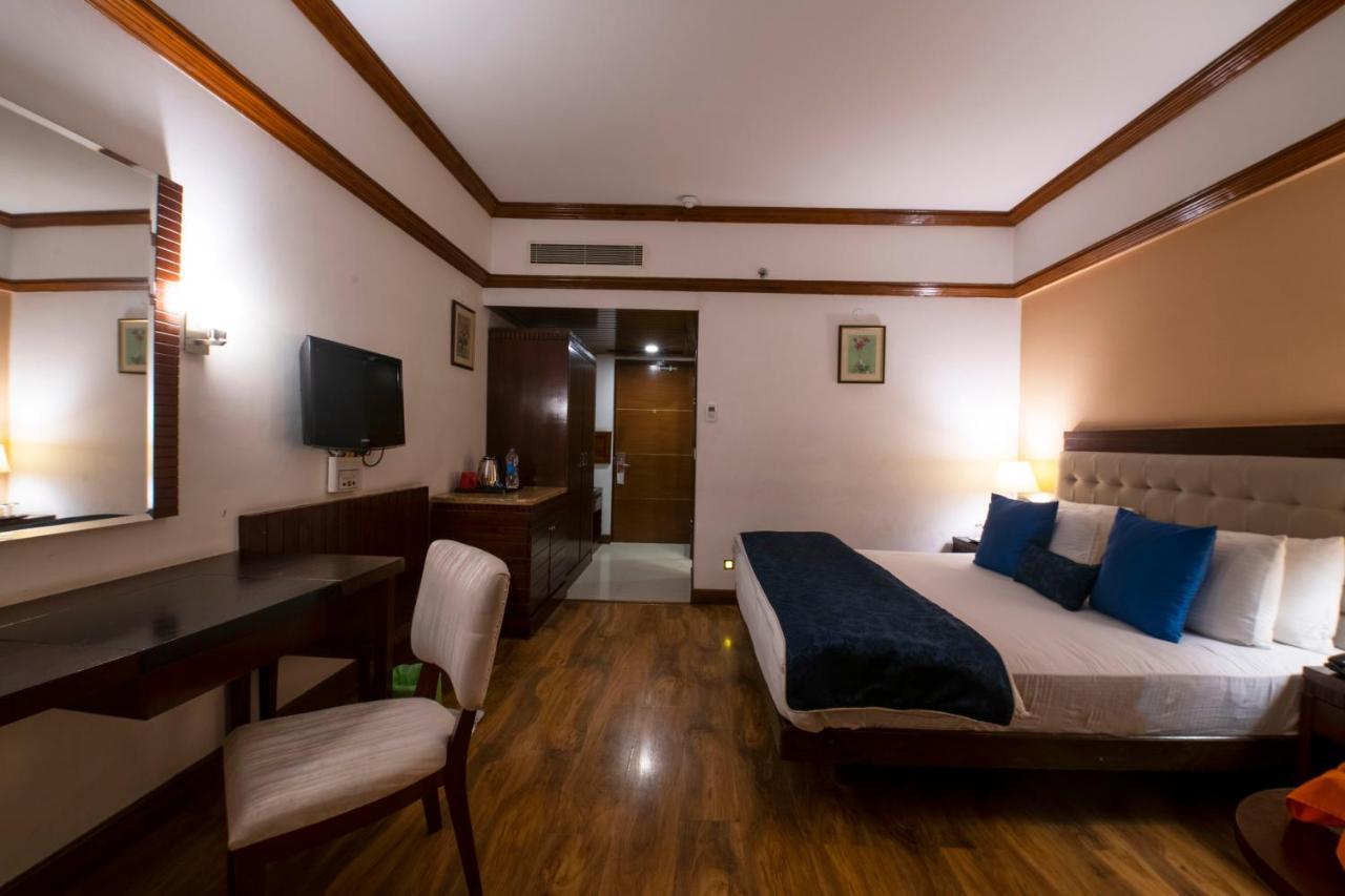 Mastiff Grand Manali Resort Exterior photo