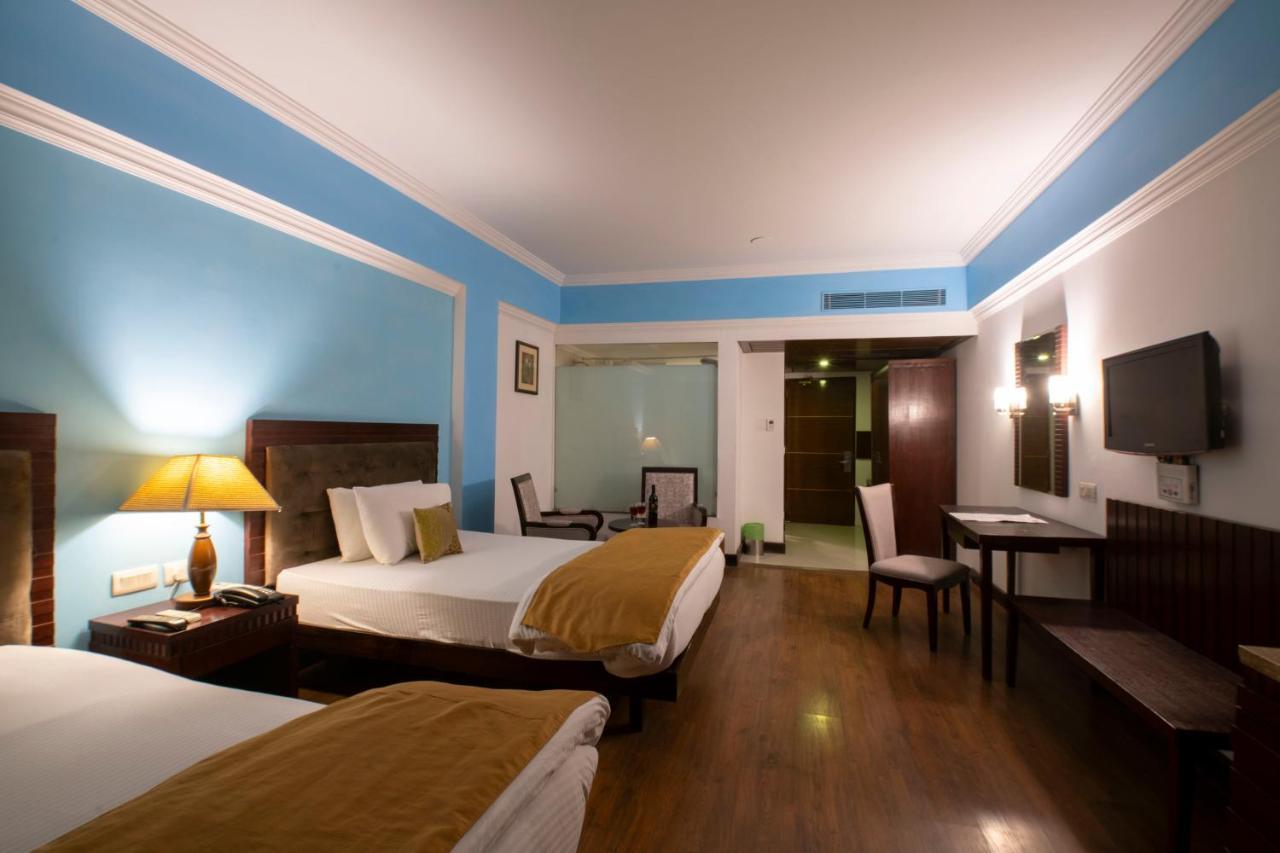 Mastiff Grand Manali Resort Exterior photo