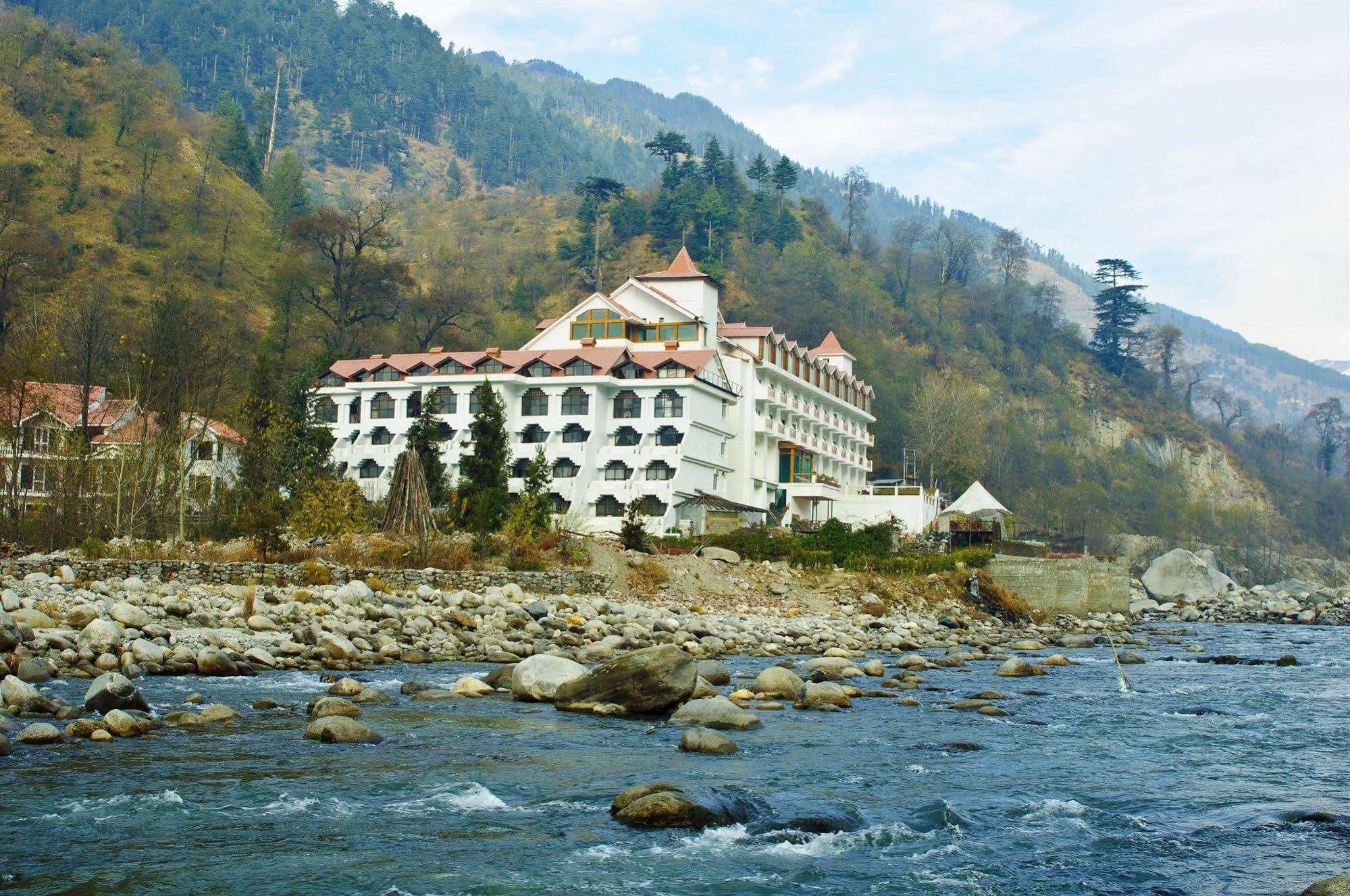 Mastiff Grand Manali Resort Exterior photo